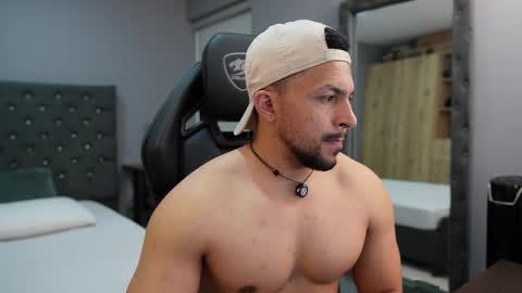 loganmartinx online show from April 4, 11:35 pm