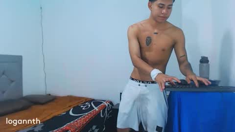 logannthh online show from December 5, 10:23 pm