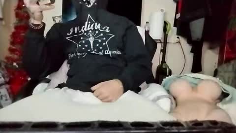 longstroks00 online show from December 22, 12:19 am