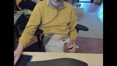 Snapshot of loomie chatting on February 13, 7:45 am loomie online show from February 13, 7:45 am