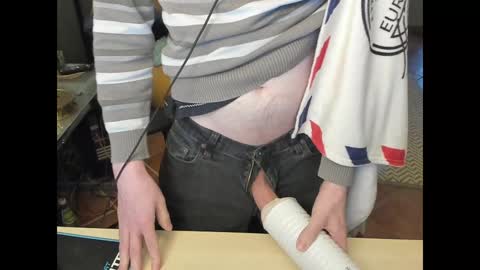 Snapshot of loomie chatting on December 13, 7:37 am loomie online show from December 13, 7:37 am