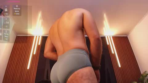  L O R E N Z O  Thumbs Up help  online show from February 6, 6:16 pm