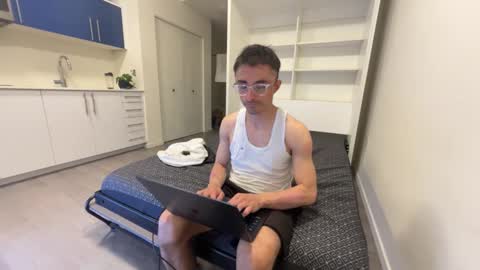 Snapshot of lostpuppyboy chatting on October 19, 9:34 am lostpuppyboy online show from October 19, 9:34 am