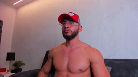 Louis online show from February 9, 3:22 am