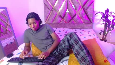 Louis Valdz online show from January 24, 2:30 pm