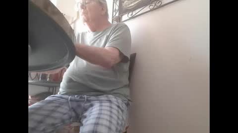 Lovetobeseen9 online show from February 10, 8:00 pm