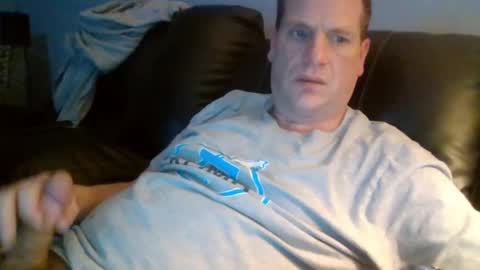 Snapshot of lovetocum37 chatting on March 1, 5:31 am lovetocum37 online show from March 1, 5:31 am