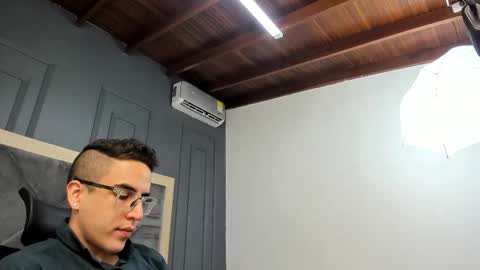 luca_morettii online show from November 9, 12:31 pm