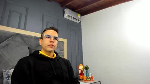 luca_morettii online show from October 15, 12:24 pm