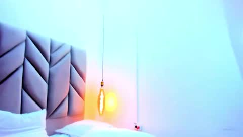 LucaPembroke online show from December 17, 6:31 am