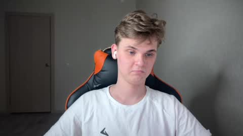 Lucas Gill online show from January 7, 11:45 pm