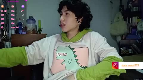 Snapshot of lucke_noor chatting on January 2, 4:09 am Noor online show from January 2, 4:09 am