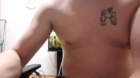 Snapshot of luckyshot91 chatting on January 26, 10:35 pm luckyshot91 online show from January 26, 10:35 pm