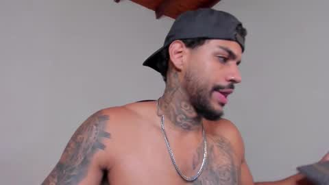 Luigi Vitale online show from December 23, 4:43 am