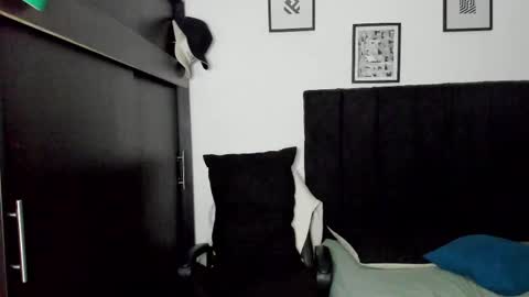 Snapshot of lukeglanton17 chatting on February 20, 11:20 am Luke online show from February 20, 11:20 am