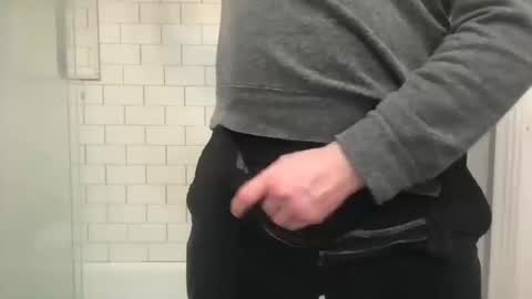 lvguynextdoor440656 online show from March 13, 1:02 am