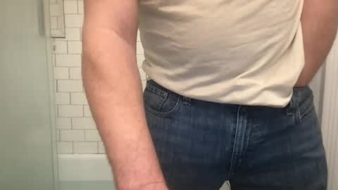 lvguynextdoor440656 online show from October 13, 1:44 am