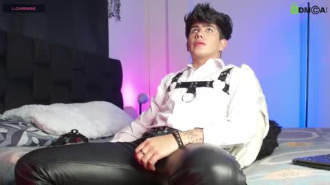 Snapshot of lylebennett_ chatting on October 26, 10:50 am Lyle Bennett Freelance Model online show from October 26, 10:50 am