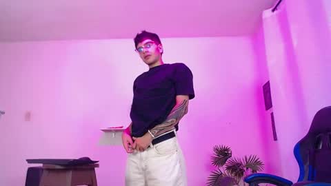 Max online show from April 13, 2:07 pm