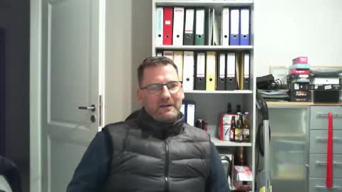 Snapshot of macfly67 chatting on December 13, 4:27 pm macfly67 online show from December 13, 4:27 pm