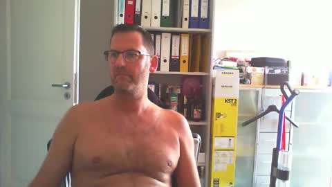 Snapshot of macfly67 chatting on October 13, 9:26 am macfly67 online show from October 13, 9:26 am