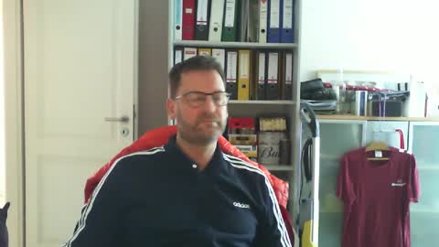 Snapshot of macfly67 chatting on March 2, 2:04 pm macfly67 online show from March 2, 2:04 pm