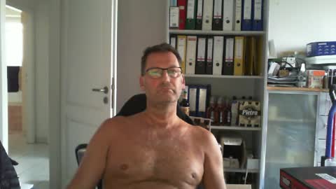 macfly67 online show from June 12, 6:22 am