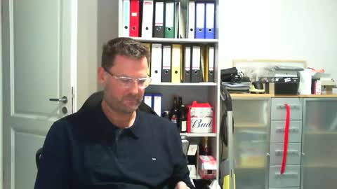 Snapshot of macfly67 chatting on December 3, 8:17 pm macfly67 online show from December 3, 8:17 pm