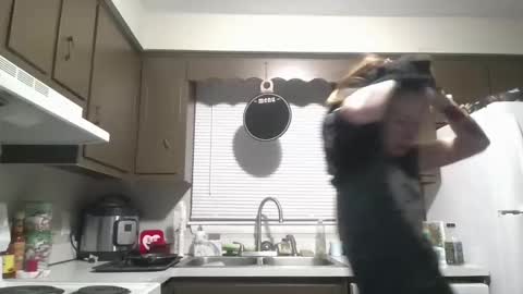 mad_hornet1983 online show from January 20, 2:11 am