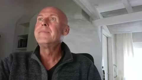 madio1187940 online show from October 24, 3:25 pm