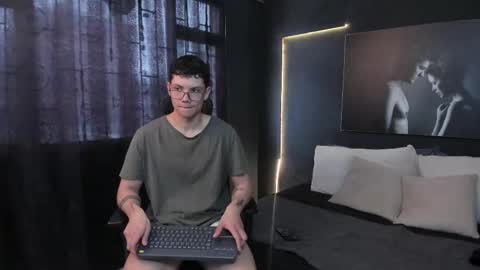 Damian Rivers online show from October 3, 8:25 pm