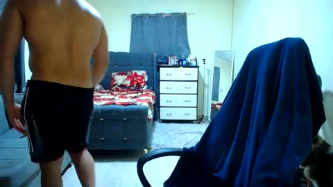 magnus_jones8105 online show from July 15, 4:19 am