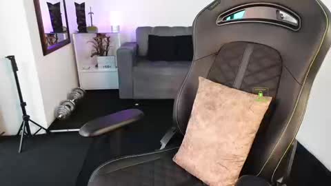 If you want me to use the Lovense please let me know  --    online show from February 27, 5:23 pm