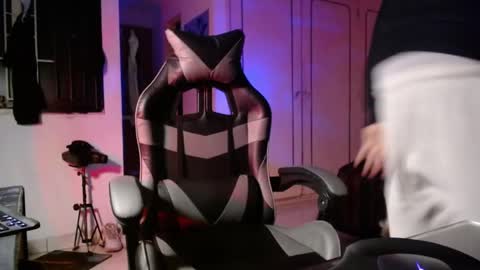 malek_xarx online show from March 3, 10:44 am