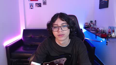 Snapshot of malik_harrison_ chatting on December 13, 4:27 pm Malik  online show from December 13, 4:27 pm