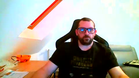 breton online show from December 14, 5:03 pm