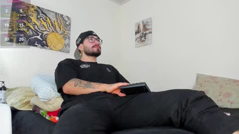 maloy_magic online show from December 22, 12:30 am