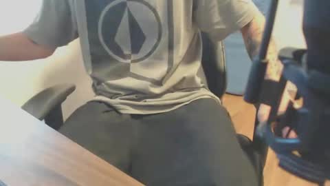 Snapshot of mamute23 chatting on October 26, 4:53 pm BigBrazilianCock online show from October 26, 4:53 pm
