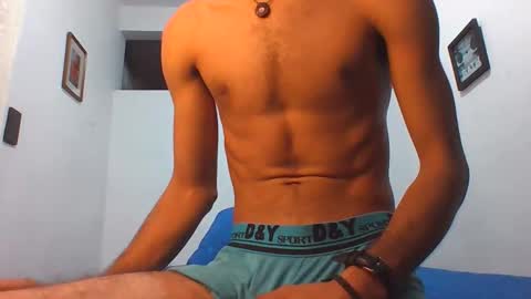 Snapshot of manuel444rl chatting on October 25, 10:33 pm Manuel RL online show from October 25, 10:33 pm