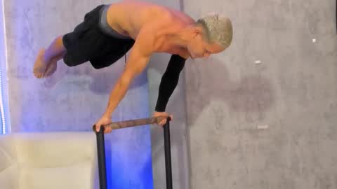 Manuel online show from November 27, 2:04 am