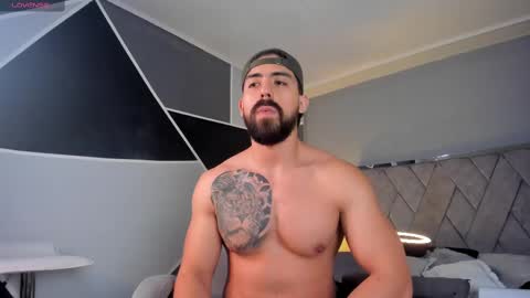 Snapshot of mark_broown_ chatting on February 12, 12:05 am mark_broown_ online show from February 12, 12:05 am