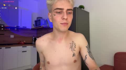 Snapshot of mark_lovrov chatting on October 22, 1:26 pm Mark 3 online show from October 22, 1:26 pm