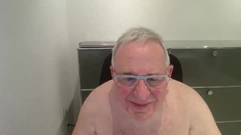 martin_1947 online show from May 24, 10:27 pm