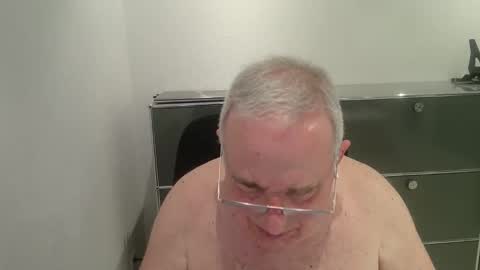 martin_1947 online show from April 12, 9:49 pm