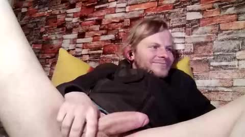 Snapshot of martin_777106841 chatting on October 25, 10:22 pm VG online show from October 25, 10:22 pm