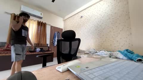 maskboyz2003 online show from October 7, 5:11 am