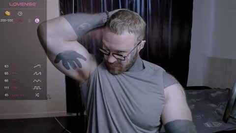 Snapshot of master_oil chatting on February 20, 6:17 am Huge Alex online show from February 20, 6:17 am