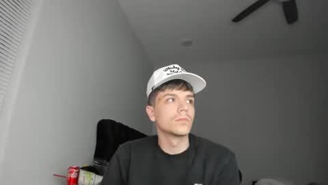 Snapshot of masterjizz1_0 chatting on December 15, 5:02 am masterjizz1_0 online show from December 15, 5:02 am