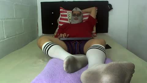 Snapshot of mastersocks8 chatting on October 26, 9:33 am master findom online show from October 26, 9:33 am
