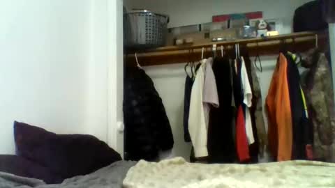 masturbabater111 online show from December 19, 2:52 am